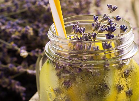 Bild zum Beitrag 'Zitronen-Limonade mit Lavendel'